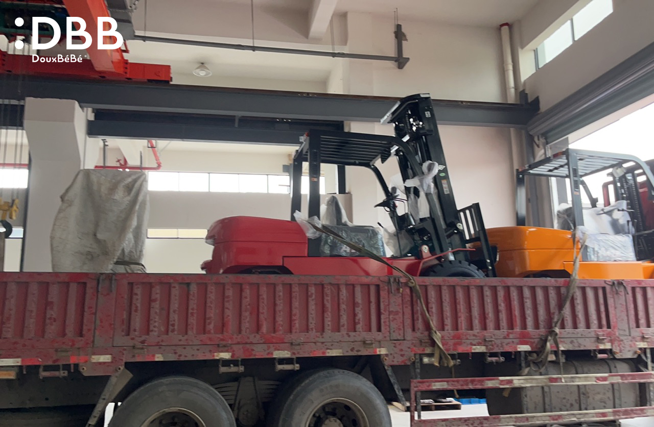 1669963632 DooxBeBe newly purchased forklift enters the factory
